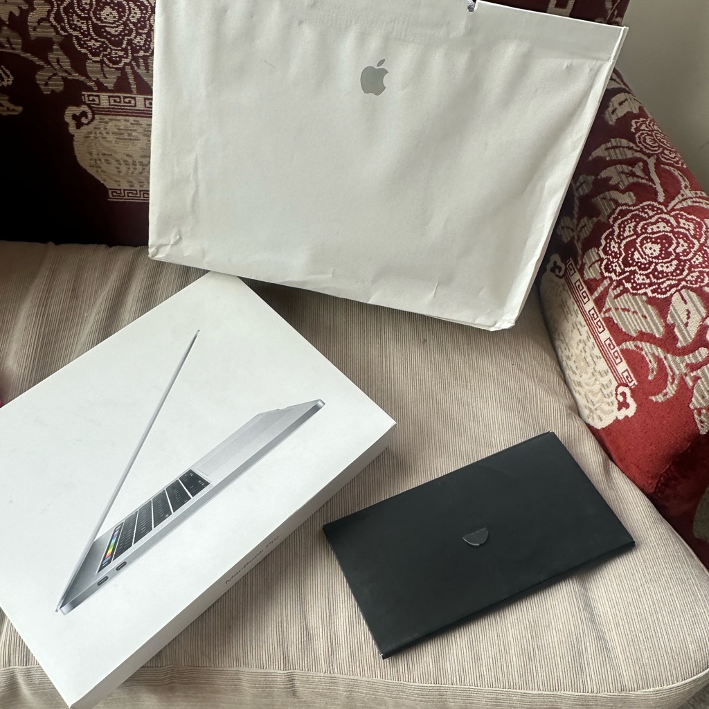 Macbook Pro Box